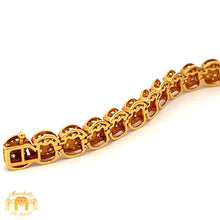 Load image into Gallery viewer, 4ct diamonds and Yellow Gold Flower Bracelet with Large Round Diamonds