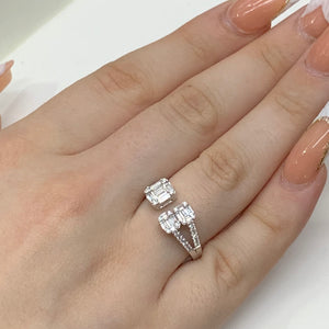 VVS/vs high clarity diamonds set in a 18k White Gold Ring with Emerald cut and Round Diamonds