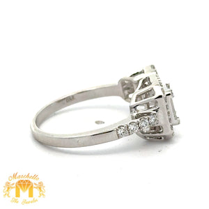 VVS/vs high clarity of diamonds set in a 18k White Gold Ladies` Ring with Baguette and Round Diamonds