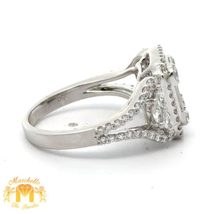 VVS/vs high clarity of diamonds set in a 18k White Gold Ladies` Ring with Round and Baguette Diamonds