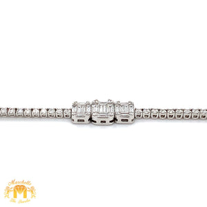 VVS/vs EF color high clarity diamonds set in a 18k Gold Tennis Ladies`Bracelet with Baguette and Round Diamonds