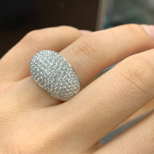 Load image into Gallery viewer, 18k white gold and diamond Ring with Round Diamonds