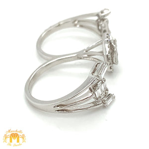 VVS/vs high clarity diamonds set in a 18k Gold Ladies' Two-Finger Ring (VVS diamonds)