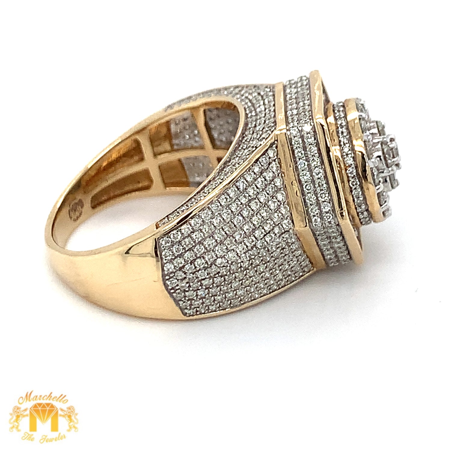 14k Gold Coctail Men`s Diamond Ring with Flower on top Circle shape