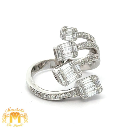VVS/vs high clarity diamonds set in a 18k White Gold Ladies` Ring with Baguette and Round Diamonds