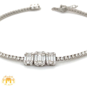 VVS/vs EF color high clarity diamonds set in a 18k Gold Tennis Ladies`Bracelet with Baguette and Round Diamonds