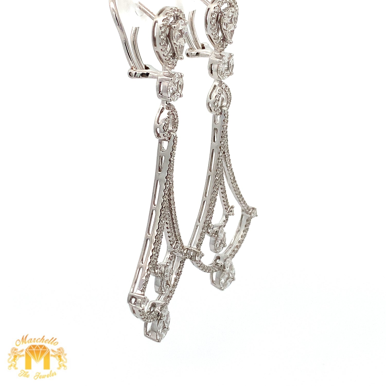 VVS/vs high clarity diamonds set in a 18k White Gold Dangling Diamond Earrings