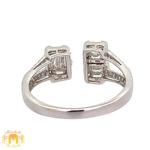 VVS/vs high clarity diamonds set in a 18k White Gold Ring with Emerald cut and Round Diamonds