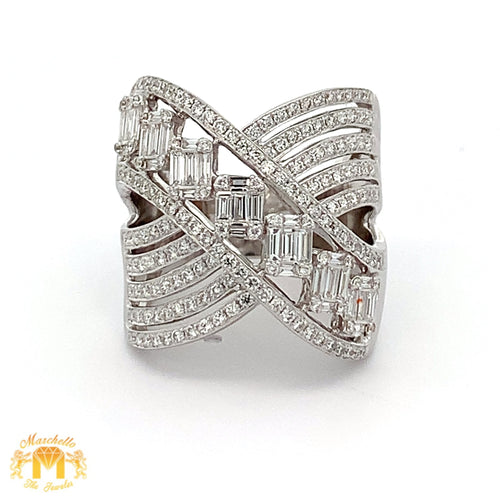 VVS/vs high clarity diamonds set in a 18k Gold Modeline Ring with Baguette and Round Diamonds