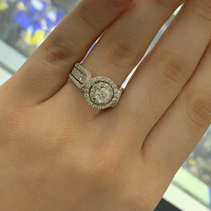 18k White Gold and Diamond Engagement Ring with Round Diamond