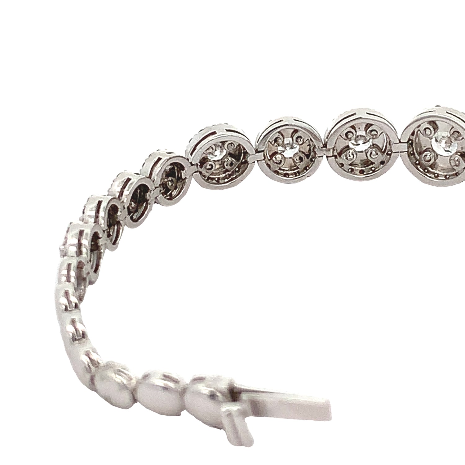 VVS/vs high clarity of diamonds set in a 14k White Gold Bracelet with Round Diamonds
