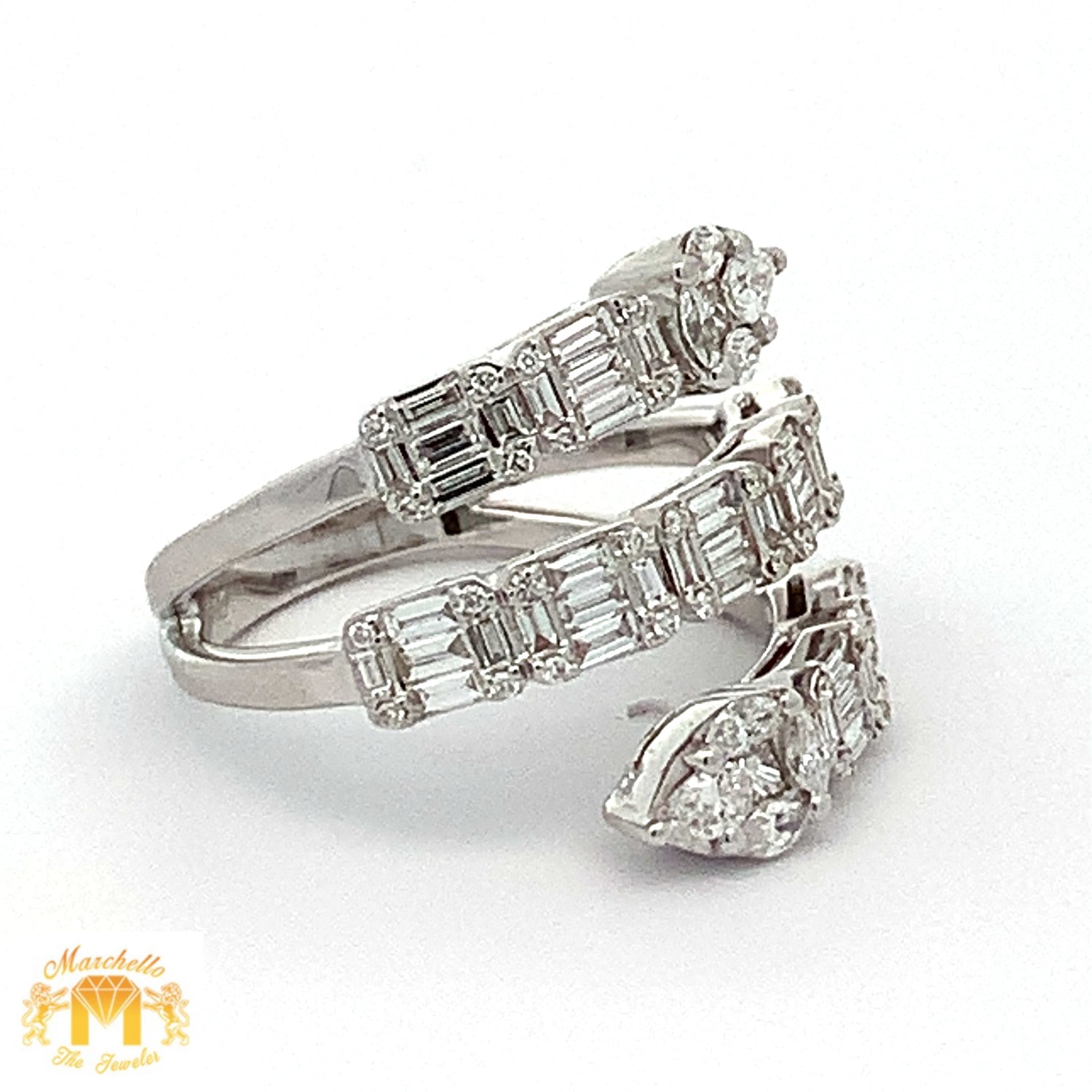 VVS/vs high clarity diamonds set in a 18k Gold Stack Ring with Baguette and Round Diamonds