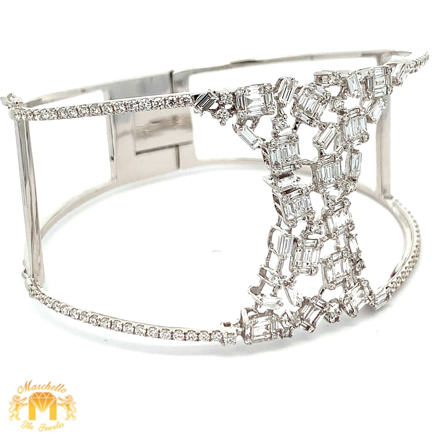 VVS/vs high clarity diamonds set in a 18k Gold Bangle Bracelet with Baguette and Round Diamonds
