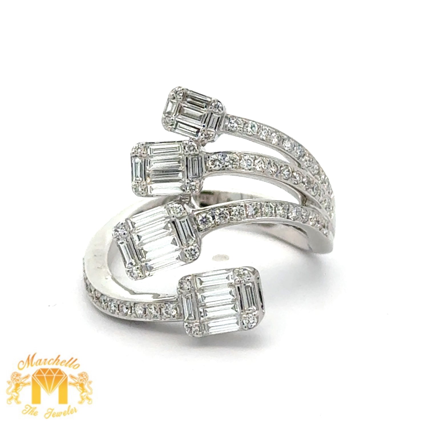 VVS/vs high clarity diamonds set in a 18k White Gold Ladies` Ring with Baguette and Round Diamonds