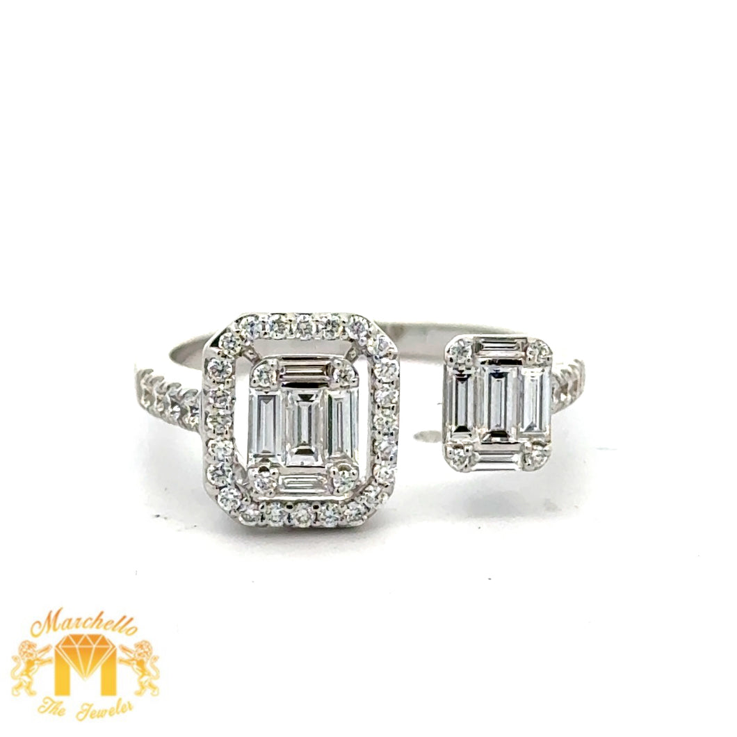 VVS/vs high clarity of diamonds set in a 18k White Gold Ladies` Ring with Baguette and Round Diamonds