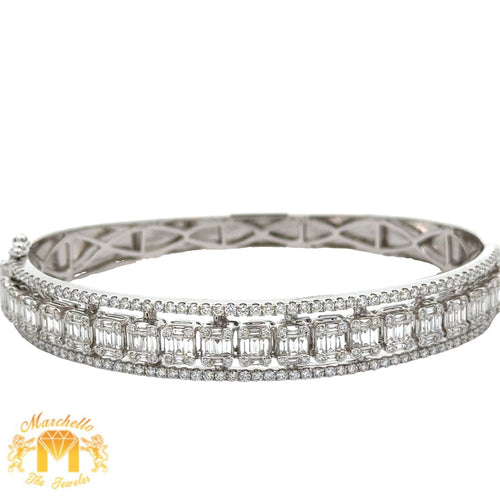 VVS/vs high clarity of diamonds set in a 18k White Gold Bracelet