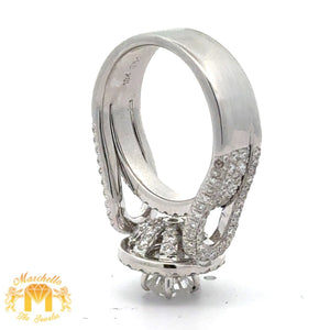 18k White Gold and Diamond Engagement Ring with Round Diamond