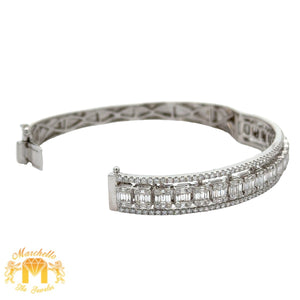 VVS/vs high clarity of diamonds set in a 18k White Gold Bracelet