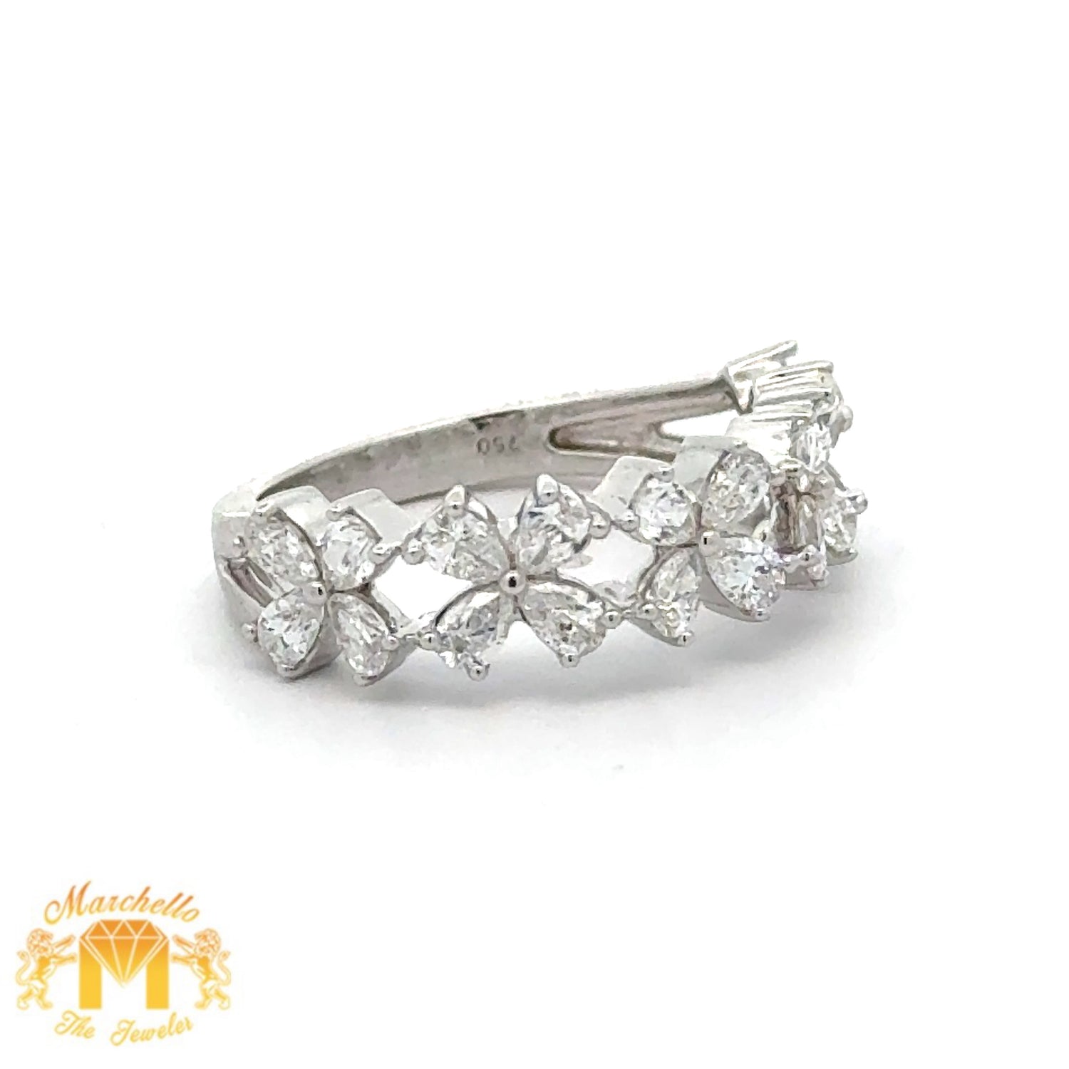 VVS/vs high clarity Diamonds set in a 18k White Gold Ladies` Flower Ring with Pear Diamonds