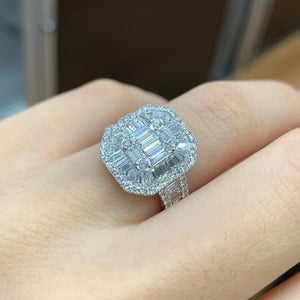 18k white gold and diamond Fancy Ring with Baguette and Round Diamonds