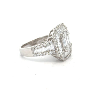 18k white gold and diamond Fancy Ring with Baguette and Round Diamonds