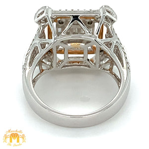 VVS/vs high clarity Diamonds set in a 18k Two-tone Gold Ring with square shaped Baguette and Round Diamonds