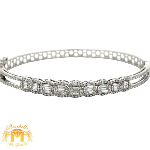 VVS/vs high clarity of diamonds set in a 18k White Gold Bracelet