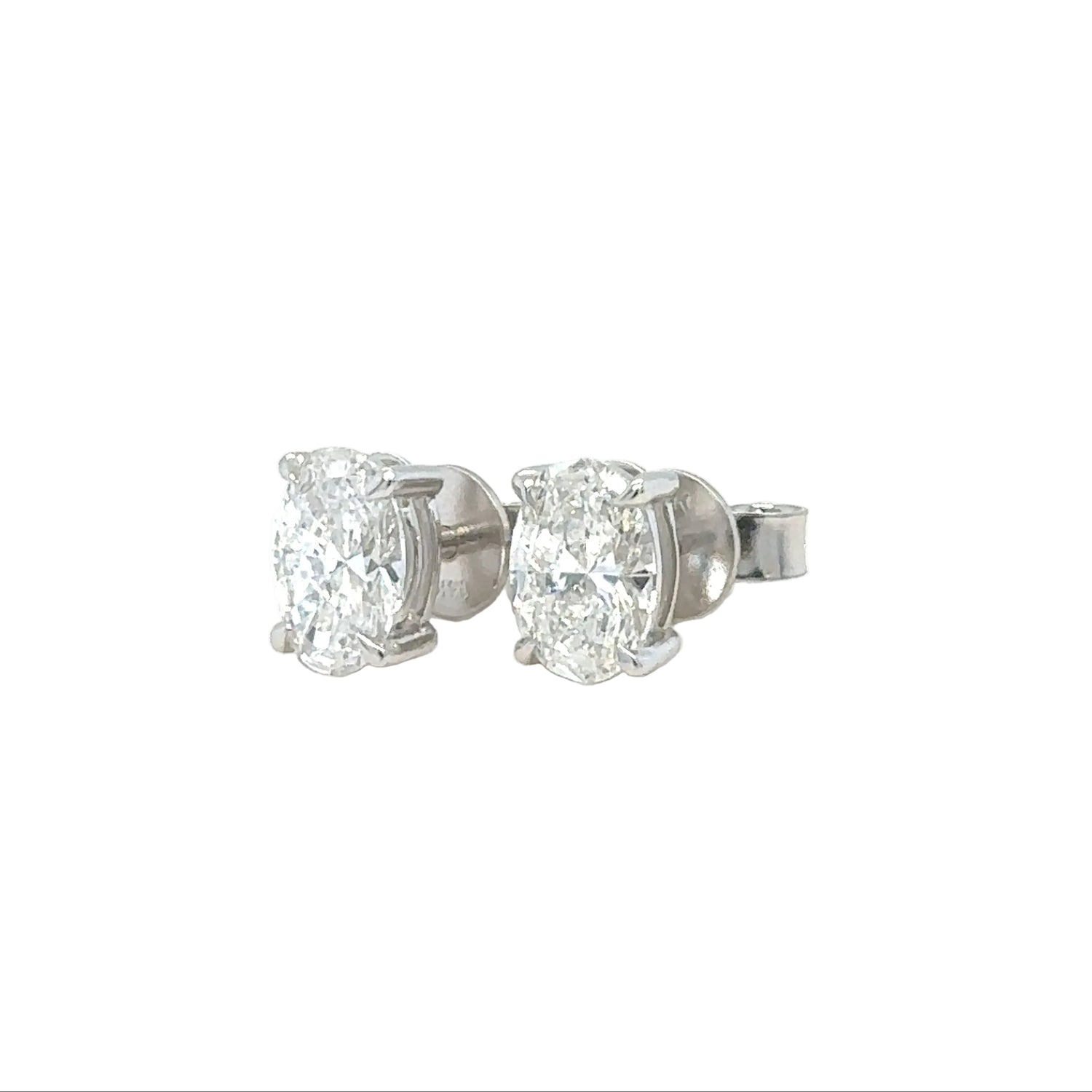 14k white gold lab diamonds earring.
