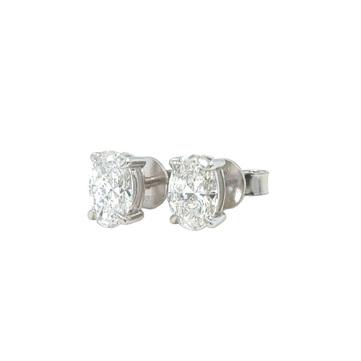 14k white gold lab diamonds earring.