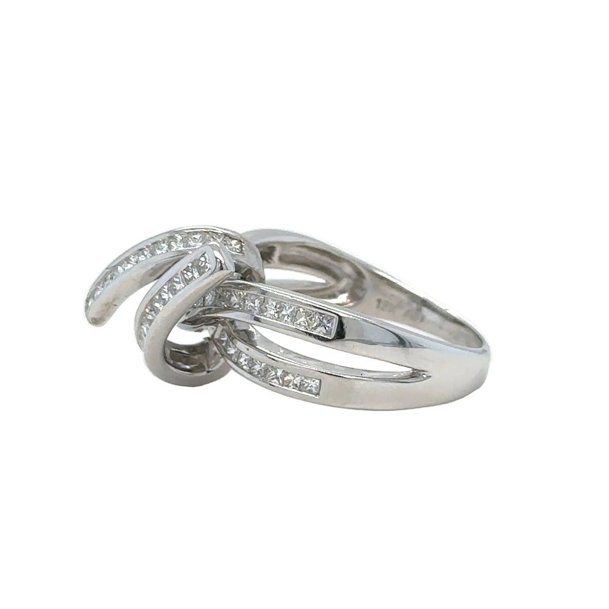 18k White gold and diamond Band with Natural diamonds