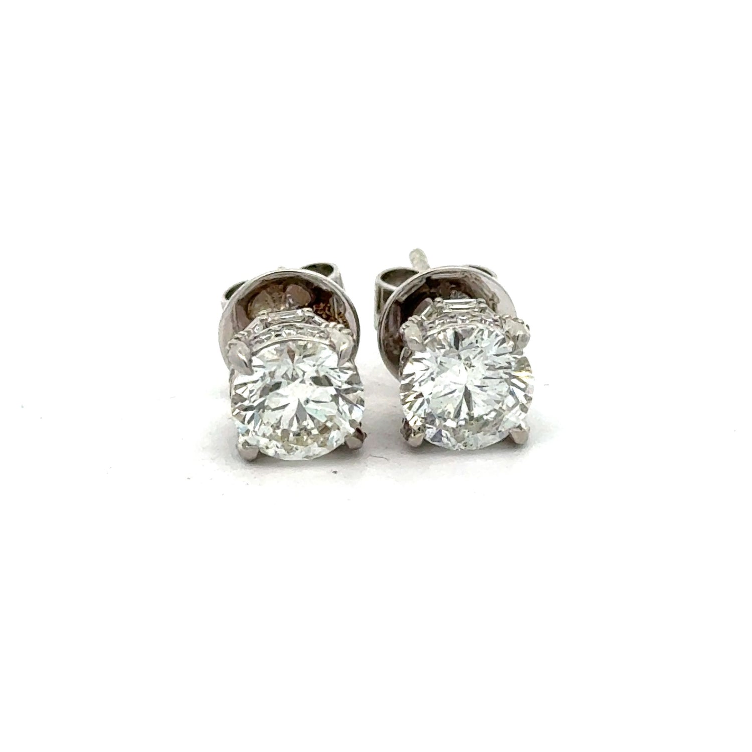 18k White Gold Stud Earrings with Round Solitaire Diamond (side diamonds)