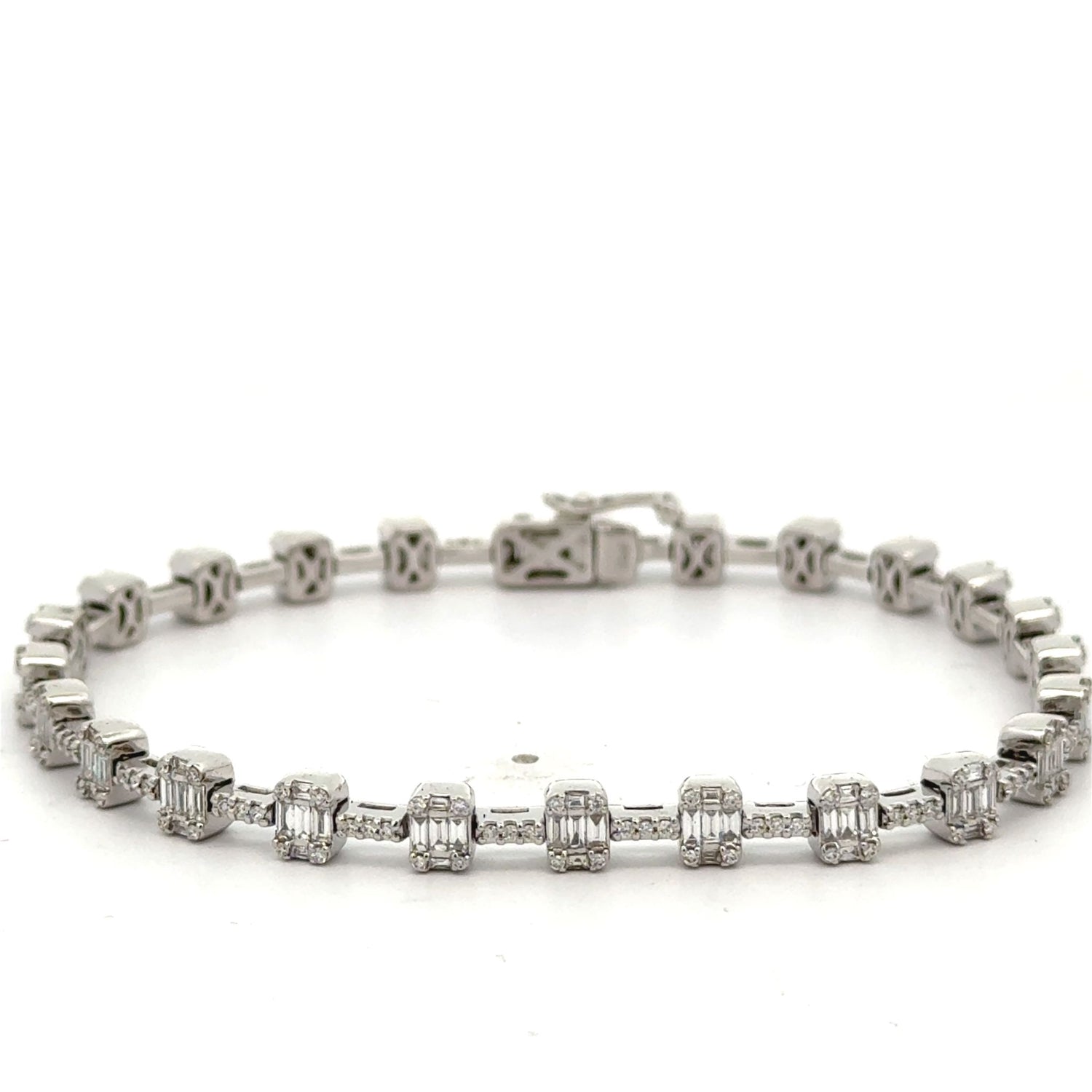 VVS/vs high clarity diamonds set in a 18k white gold Fancy Bracelet and Ring