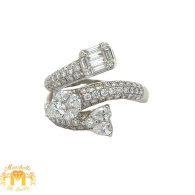 VVS/vs high clarity diamonds set in a 18k white gold Ladies` Fancy Ring