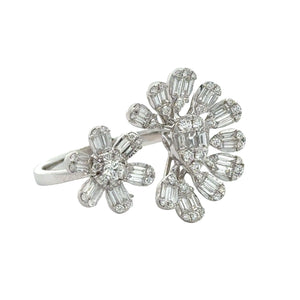 VVS/vs high clarity diamonds set in a 18k white gold Ladies` Fancy Ring