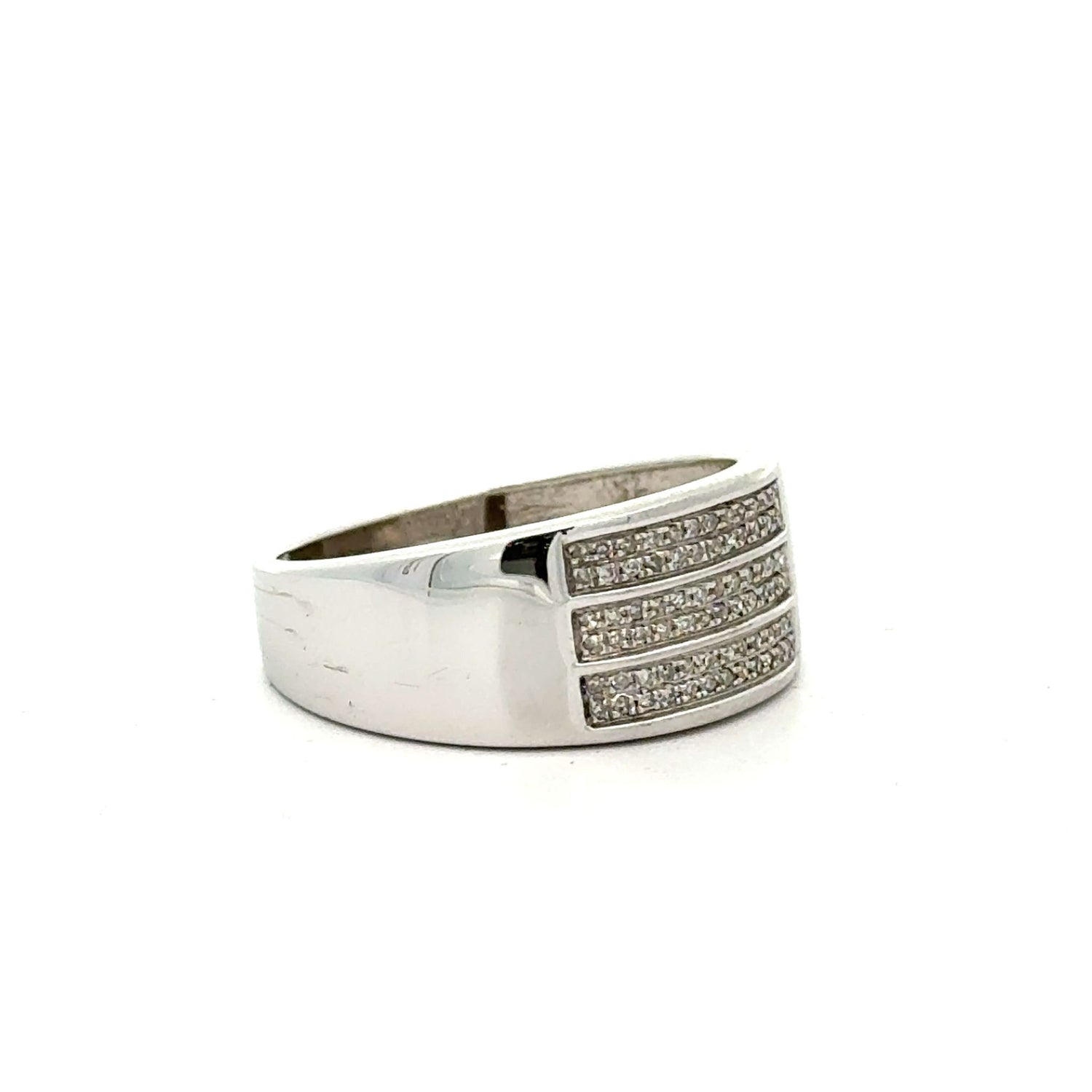 White gold and diamond Band with Round diamonds