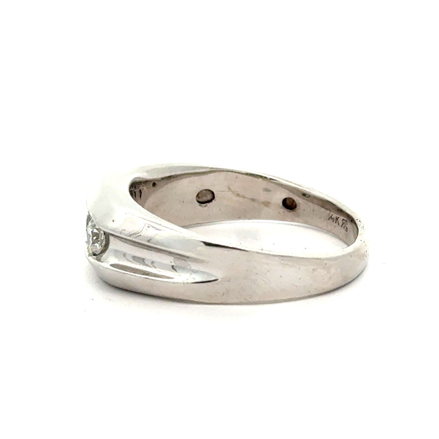 14k white gold and diamond Band with Round diamonds