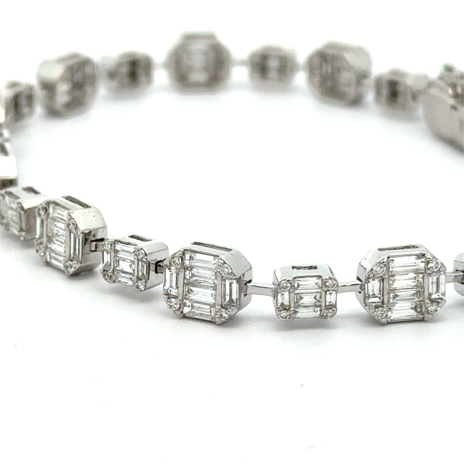 VVS/VS High Clarity Baguette Diamond Bracelet in 18K White Gold – Approx. 4.44ct