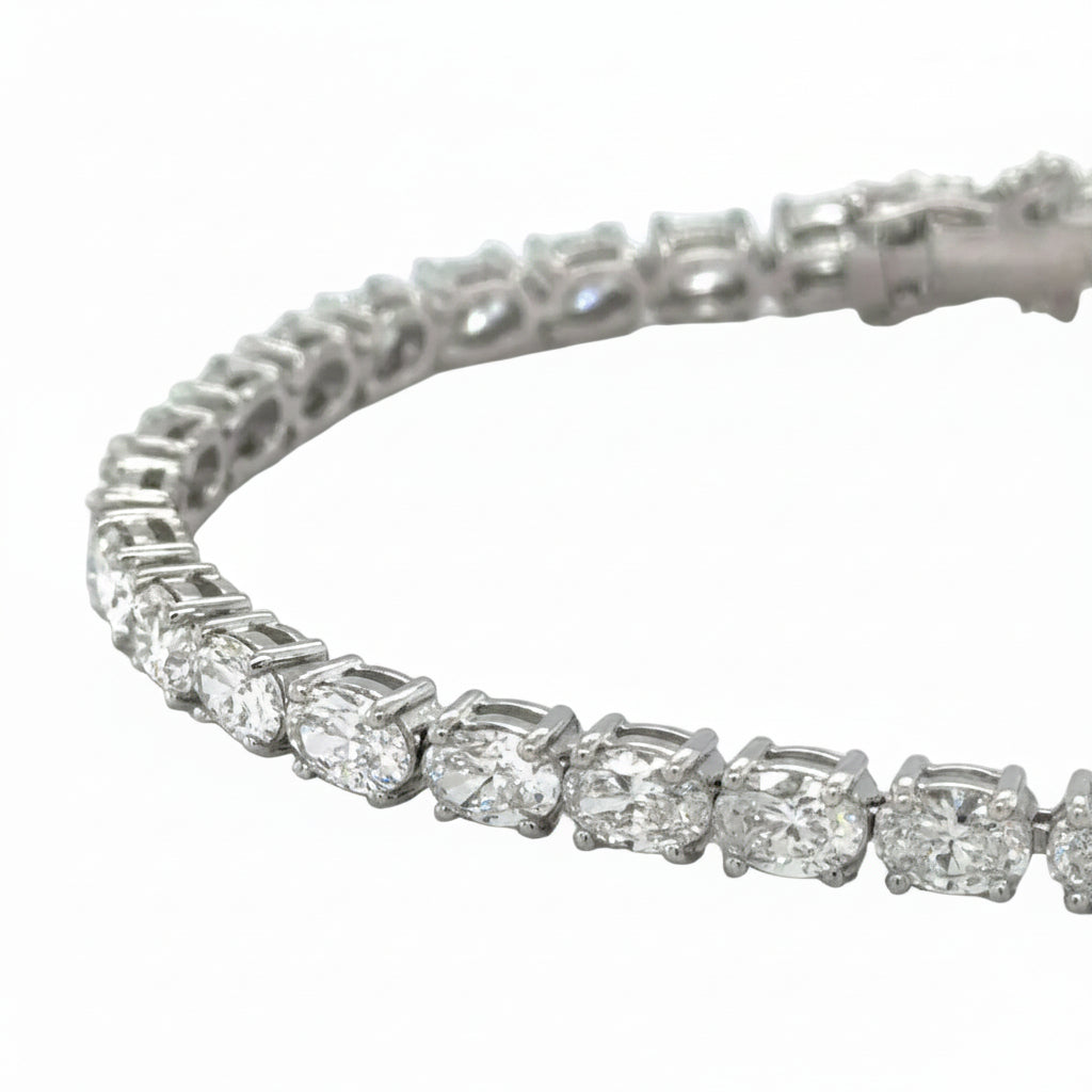 14k white gold and diamond Fancy Bracelet with oval diamond