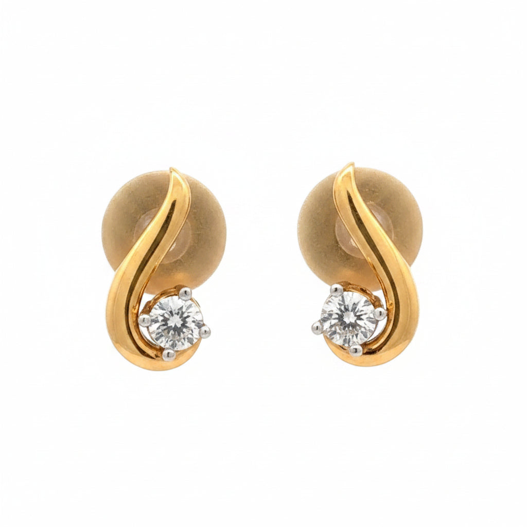 18k yellow gold and natural diamond earrings.