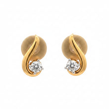 Load image into Gallery viewer, 18k yellow gold and natural diamond earrings.