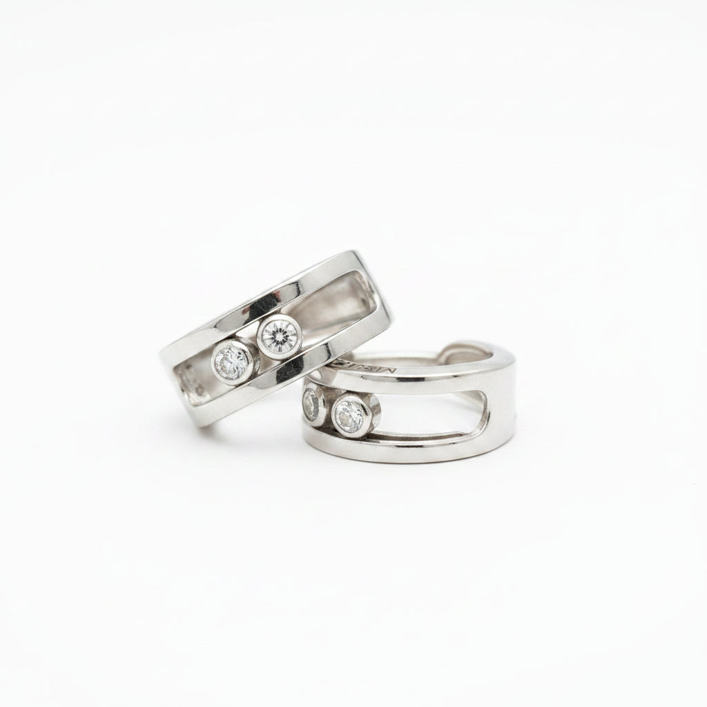 18k white gold and natural diamonds earring.