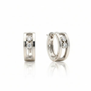 18k white gold and natural diamonds earring.