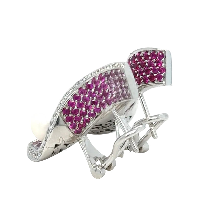 18k white gold and natural diamonds earring.