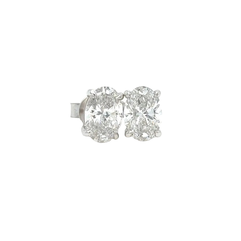 14k white gold lab diamonds earring.