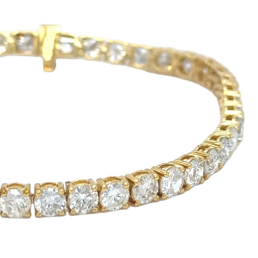 10k yellow gold and natural diamonds tennis bracelet.