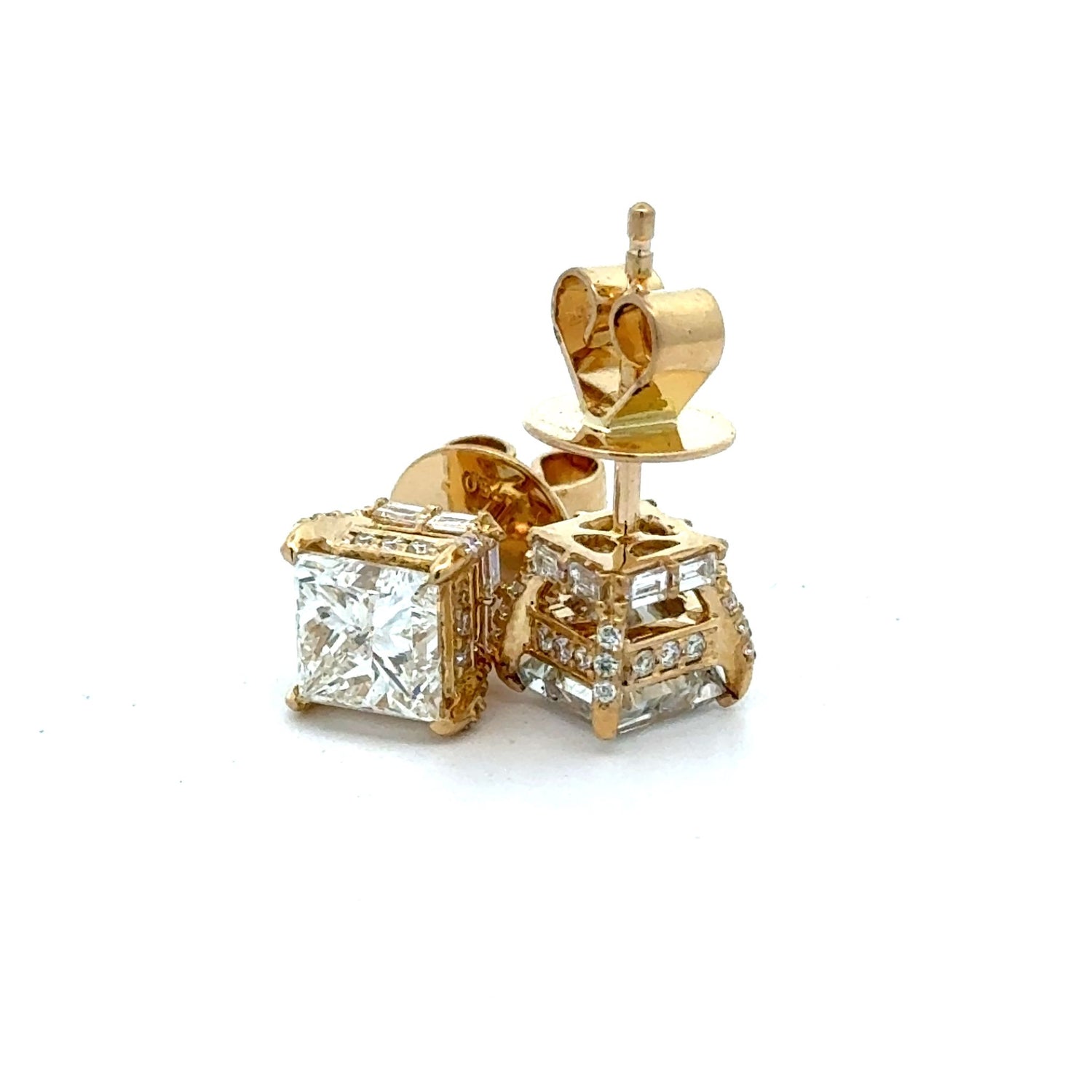 18k Yellow Gold Stud Earrings with Princess-cut Solitaire Diamond (side diamonds)