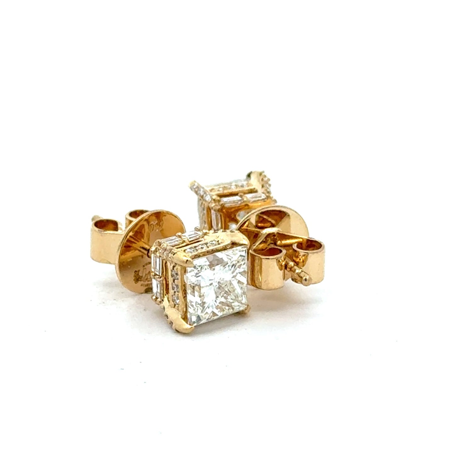 18k Yellow Gold Stud Earrings with Princess-cut Solitaire Diamond (side diamonds)