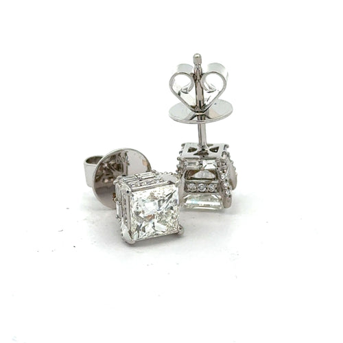 18k White Gold Stud Earrings with Princess-cut Solitaire Diamond (side diamonds)