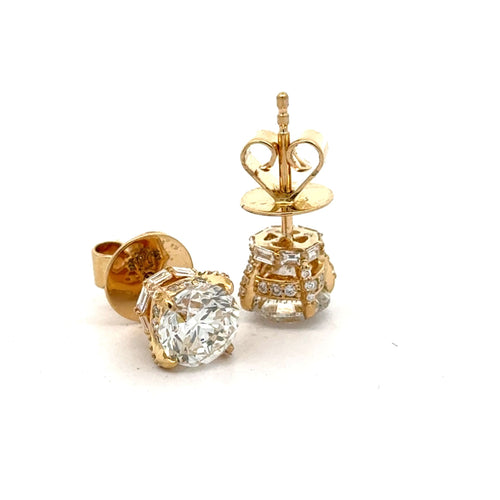 18k Yellow Gold Stud Earrings with Round Solitaire Diamond (side diamonds)