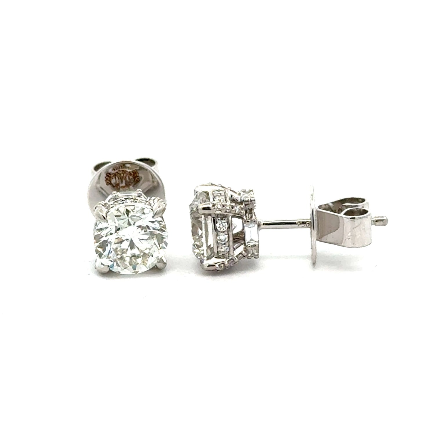 18k White Gold Stud Earrings with Round Solitaire Diamond (side diamonds)